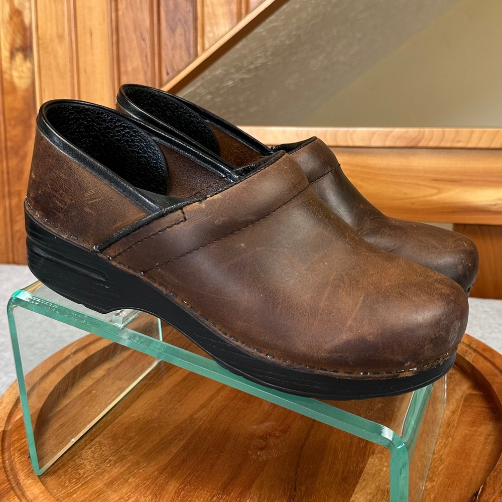 Dansko Professional Brown Oiled Leather Clogs Womens 39 Slip On Comfort Shoes